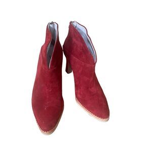 Lola Cruz Herne V Cut Zip Ankle Boot Red Suede 6.5